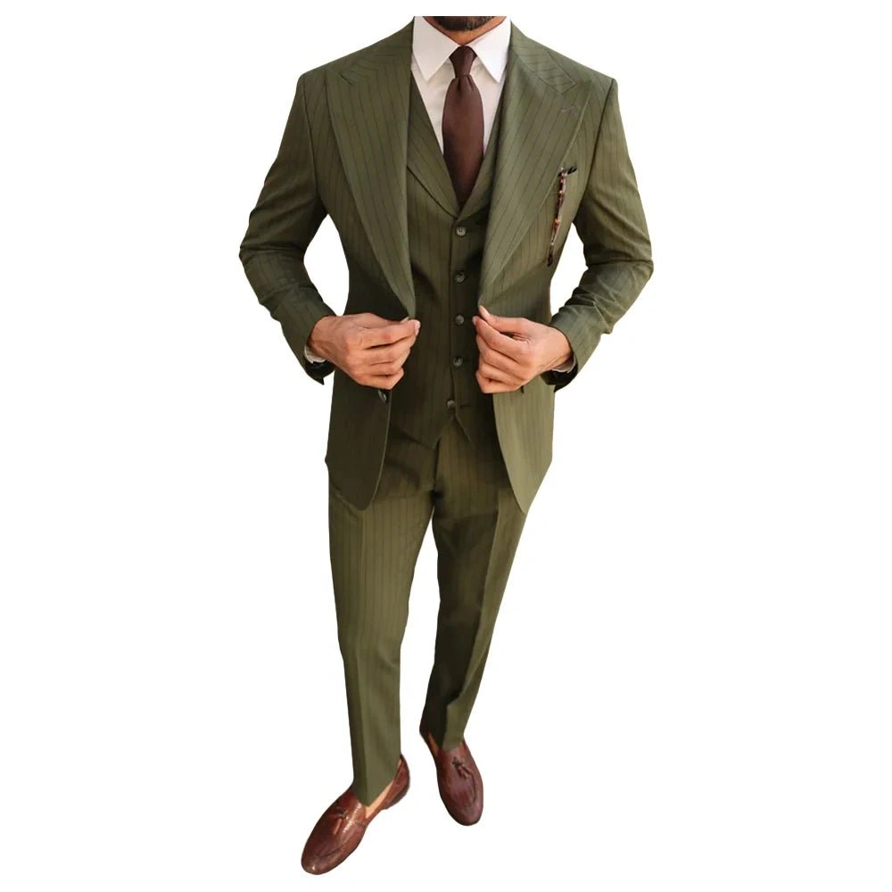 Completo uomo a tre pezzi, khaki verde a righe, stile senza tempo, eleganza italiana garantita.